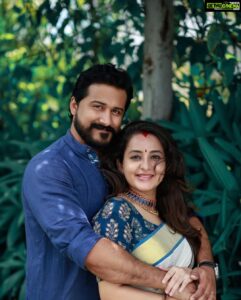 Bhama Instagram - #Throwback to Last Year Onam # One of the best times of my life #2020 # 6th Month of pregnancy 😇 Thank you so much dear @pranavraaaj 🦋 @mayoorajewels_by_archana🦋 @khajuraho_boutique_ 🦋