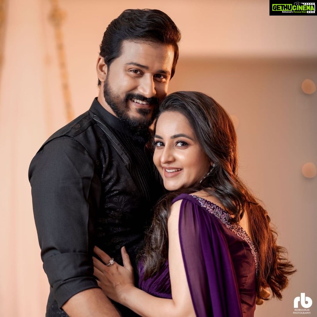 Bhama Instagram - Thank u @rejibhaskar_ 😊❤️ @aanunobby @tr_shamsudheen @sajithandsujith @planetjewel