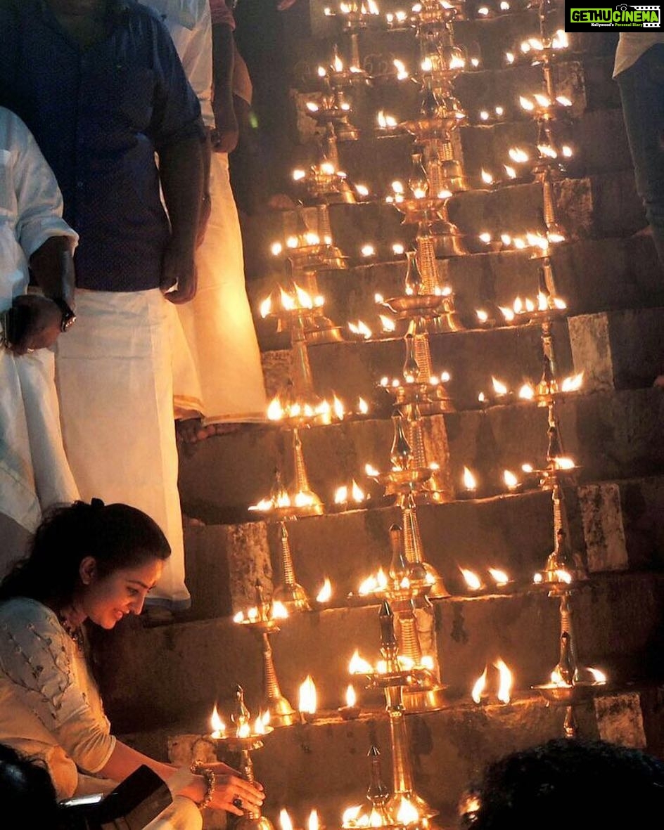 Bhama Instagram - Within you is the light of a thousand suns⚜😇
