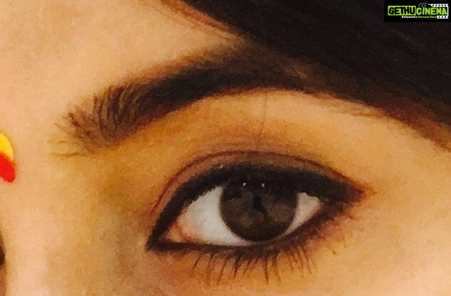 Bhama Instagram - Never bend your head.Always hold it high.Look the world Straight in the eye✍🏻