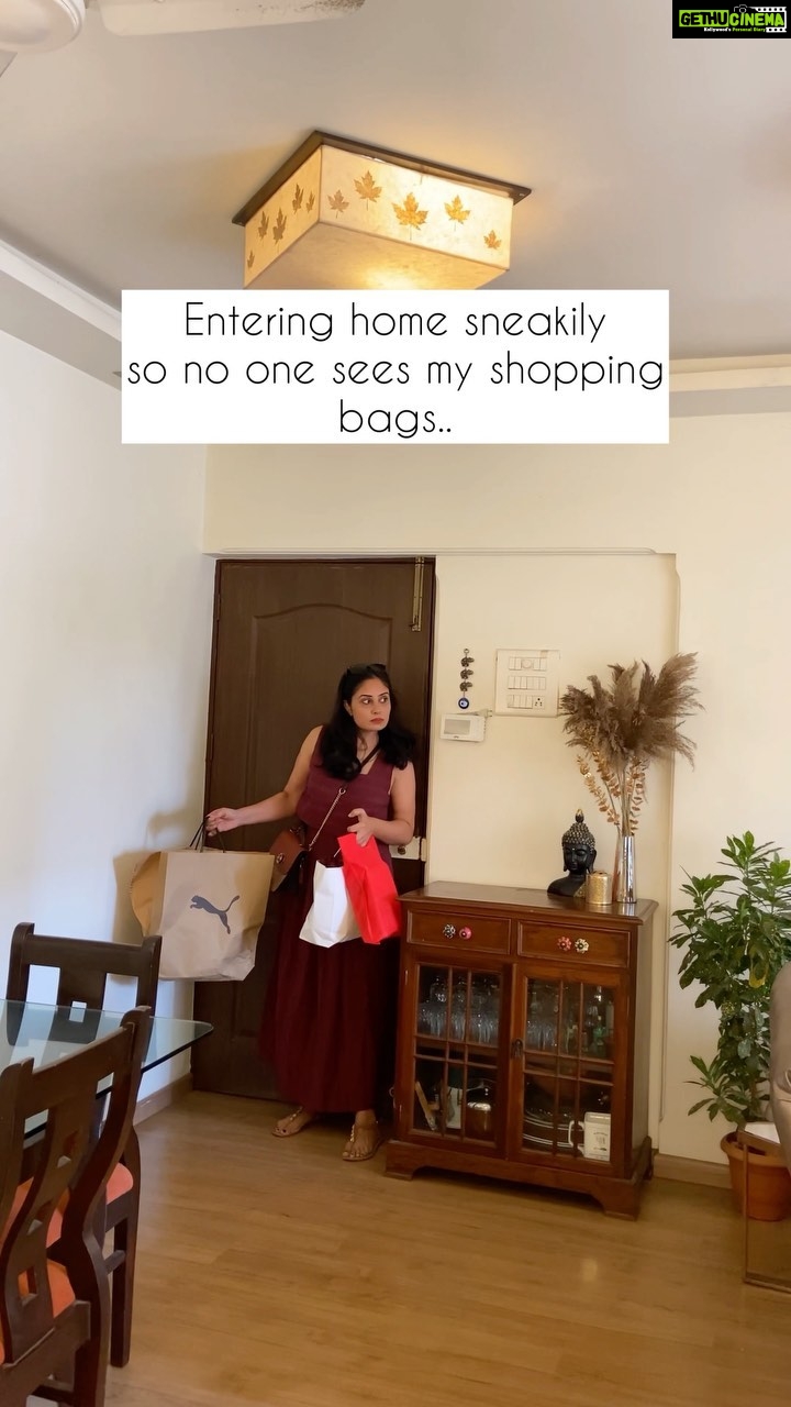 Bhanushree Mehra Instagram - Who else does this? 😂 . . . . . . . . . . #mildil #mrsmehra #daughterinlaw #shoppingspree #beingsneaky #funnyvideos