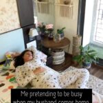 Bhanushree Mehra Instagram - Chalo batao kaun kaun aisa karta hai ? 😂😅 . . . . . . . . . #actingbusy #pretending #lazy #funnyvideos #relatable #dailythings