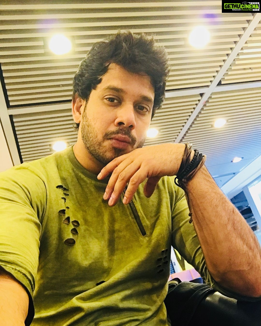 Bharath Instagram - Transit waitingβs ππππ΅π΅ Frankfurt/Main Airport Terminal 1