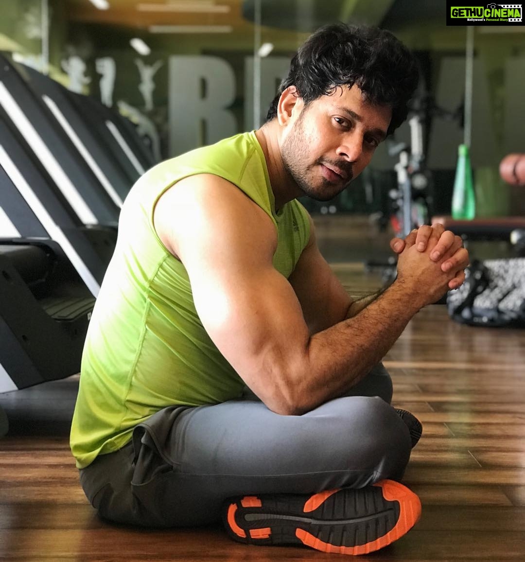 Bharath Instagram - Eat sleep and gym !! 😀happy Sunday all !! 🤠🤠#sunday #positivevibes #chilling #relax