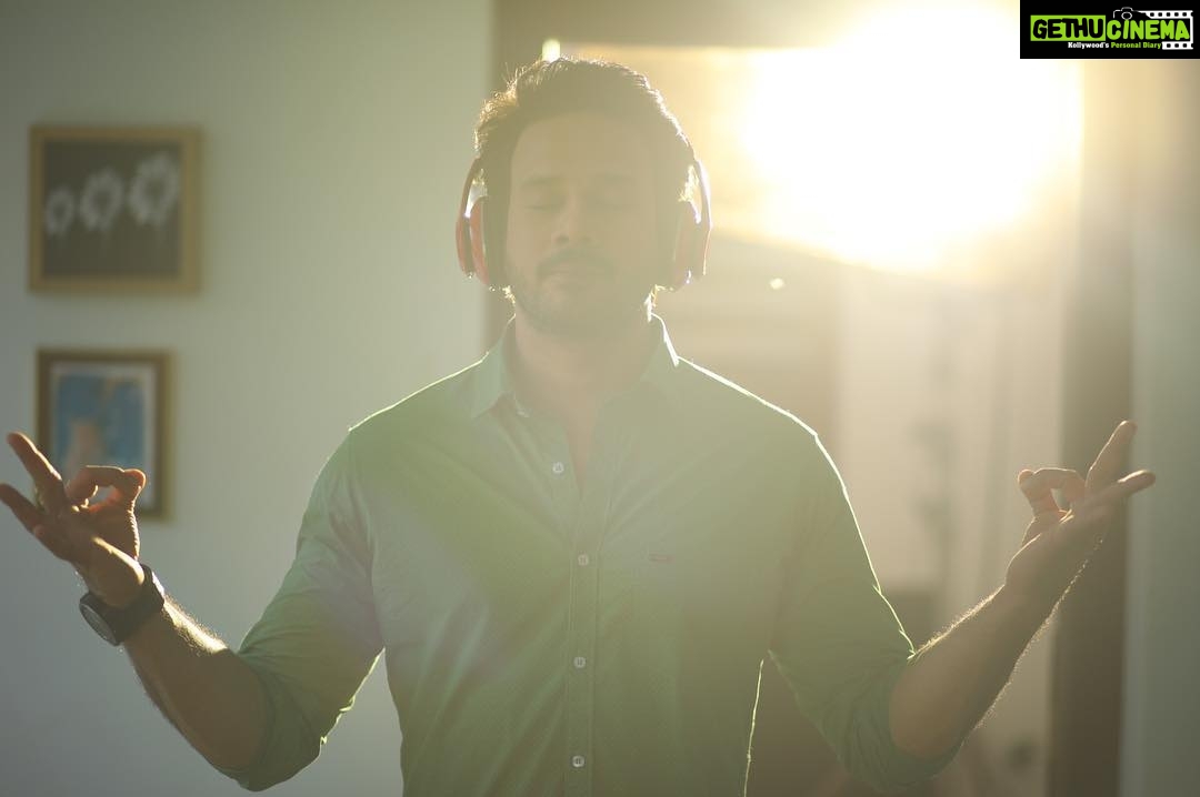 Bharath Instagram - If music be the food of love, play on. - William Shakespeare !! Weekend fever starts !! #weekend #friday #music #mornings #fresh #postivevibes 😀