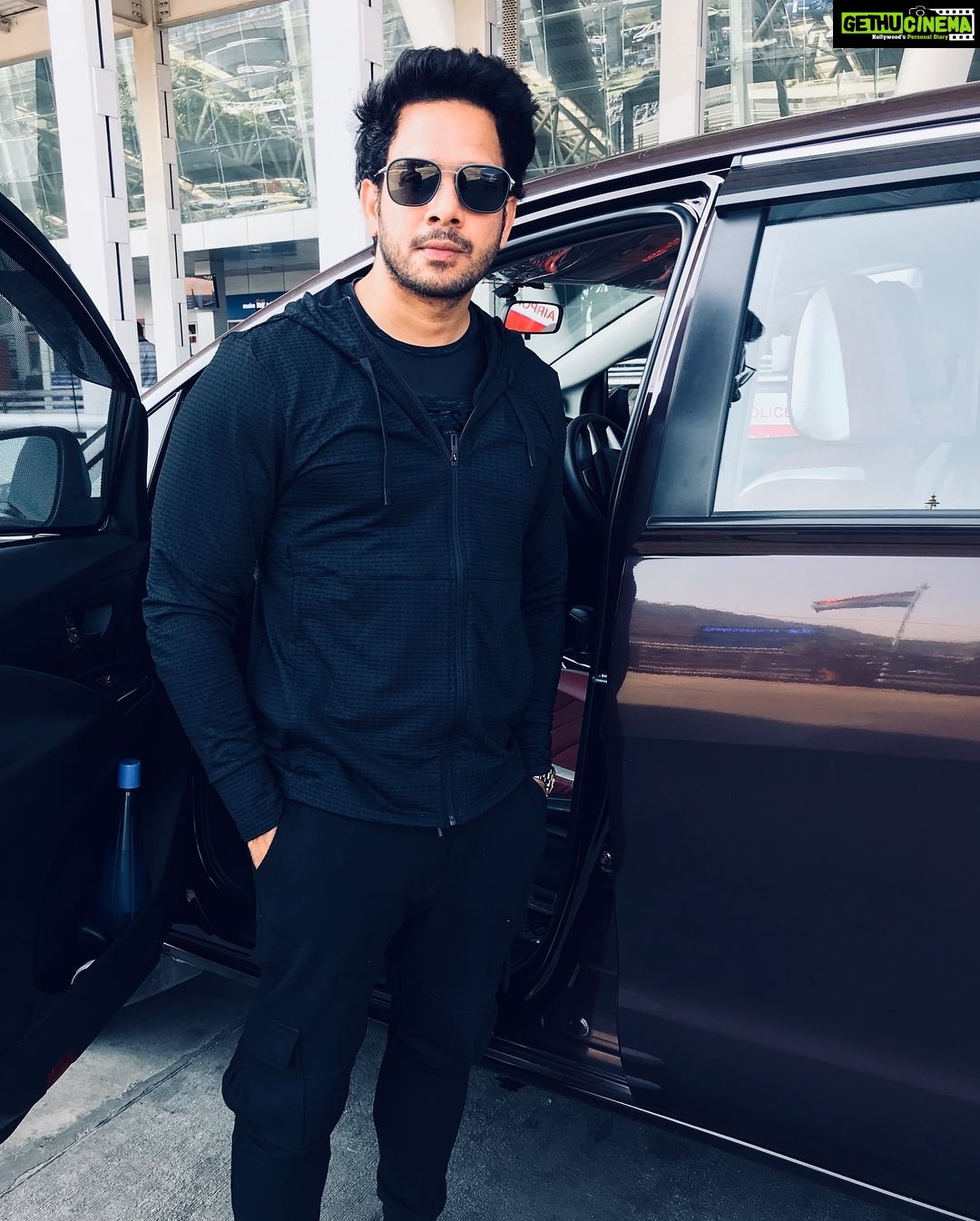 Bharath Instagram - Off to kannur !!! Kerela !! Gods own country !! #kerela #ad #backwaters #actorslife 😁🌴🌴