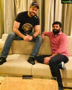 Bharath Instagram - Crazy last night !! Great to catch up with @sunnywayn after donkey years !! Love you machane🤗 #koothara boys definitely is incomplete without @tovinothomas . Missed you bro !!