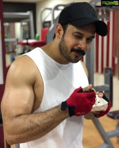 Bharath Instagram - Gym and brownie !! World’s Gym and @lindessertstudio @pawanx10 !! Cheat day 😀😋#nofilter Chennai, India