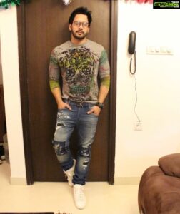 Bharath Instagram - Gud eve 2017 !! Happy new year frnds !!🎉💪🏻😀