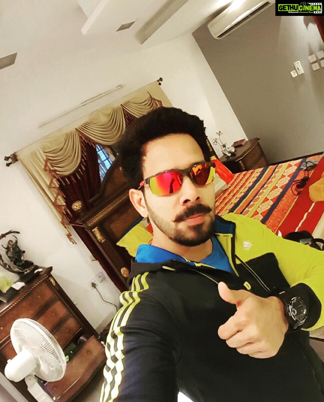 Bharath Instagram - Mrng all 😘.. Ccl Fever started .. Beach training #early Mrng sessions .. Hoo hoooooo💪🏻😄