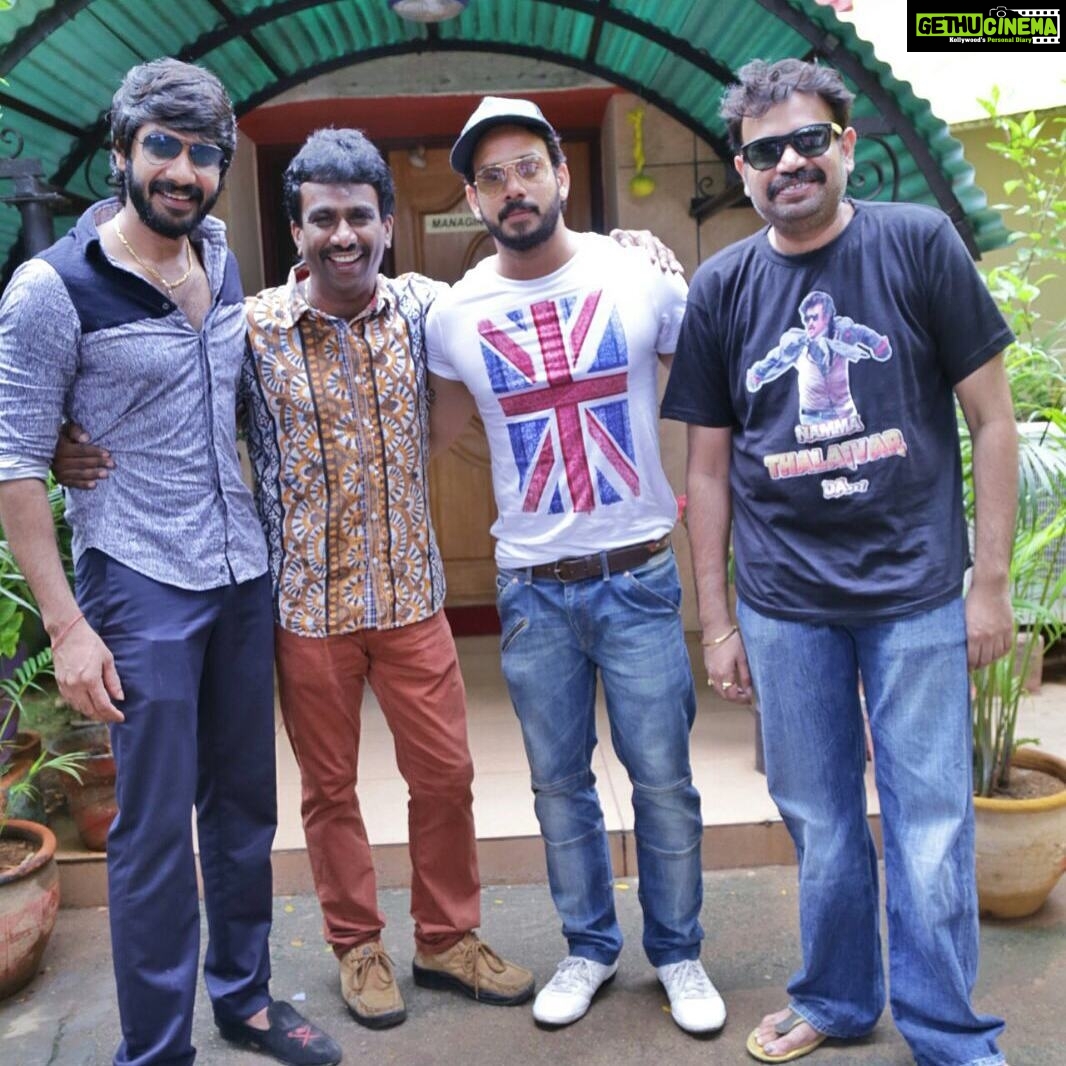 Bharath Instagram - Simba fun !! All kedis together !!😜😜