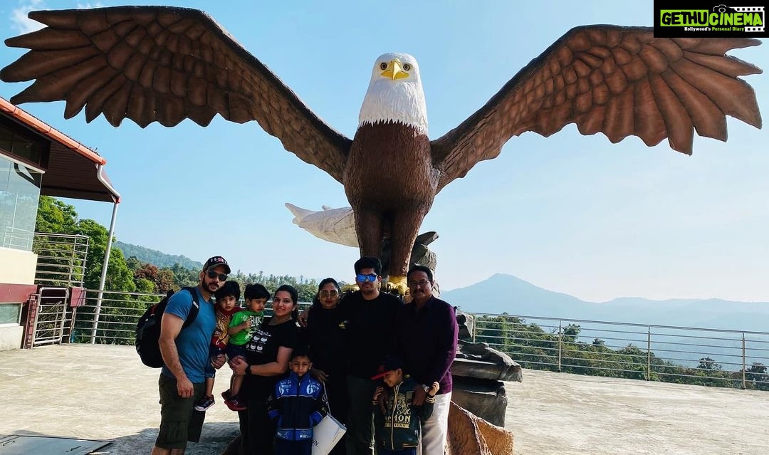 Bharath Instagram - Short vacay mode on !! Friends like family 😀🌴🌧 Eagle Eye Resorts