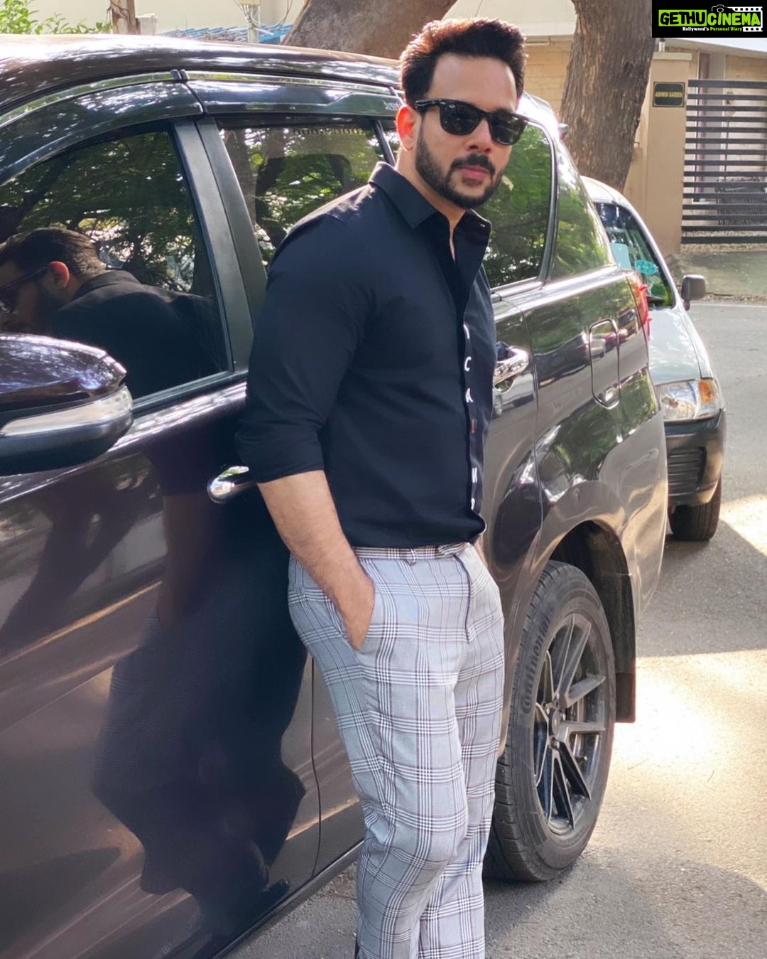 Bharath Instagram - Carry yourself with an attitude and keep it simple !! Love for black 😍. Good eve all !!