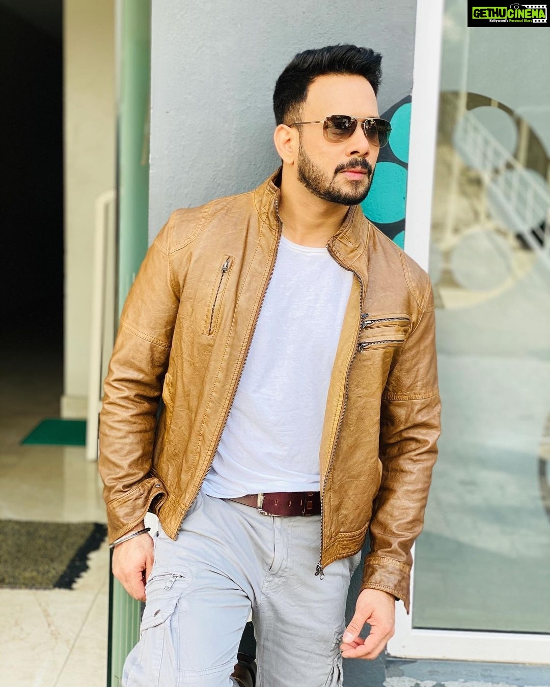 Bharath Instagram - The only difference between a good day and a bad day is your attitude. Stay positive !! #positivity #happymorning #attitude #thinkpositive