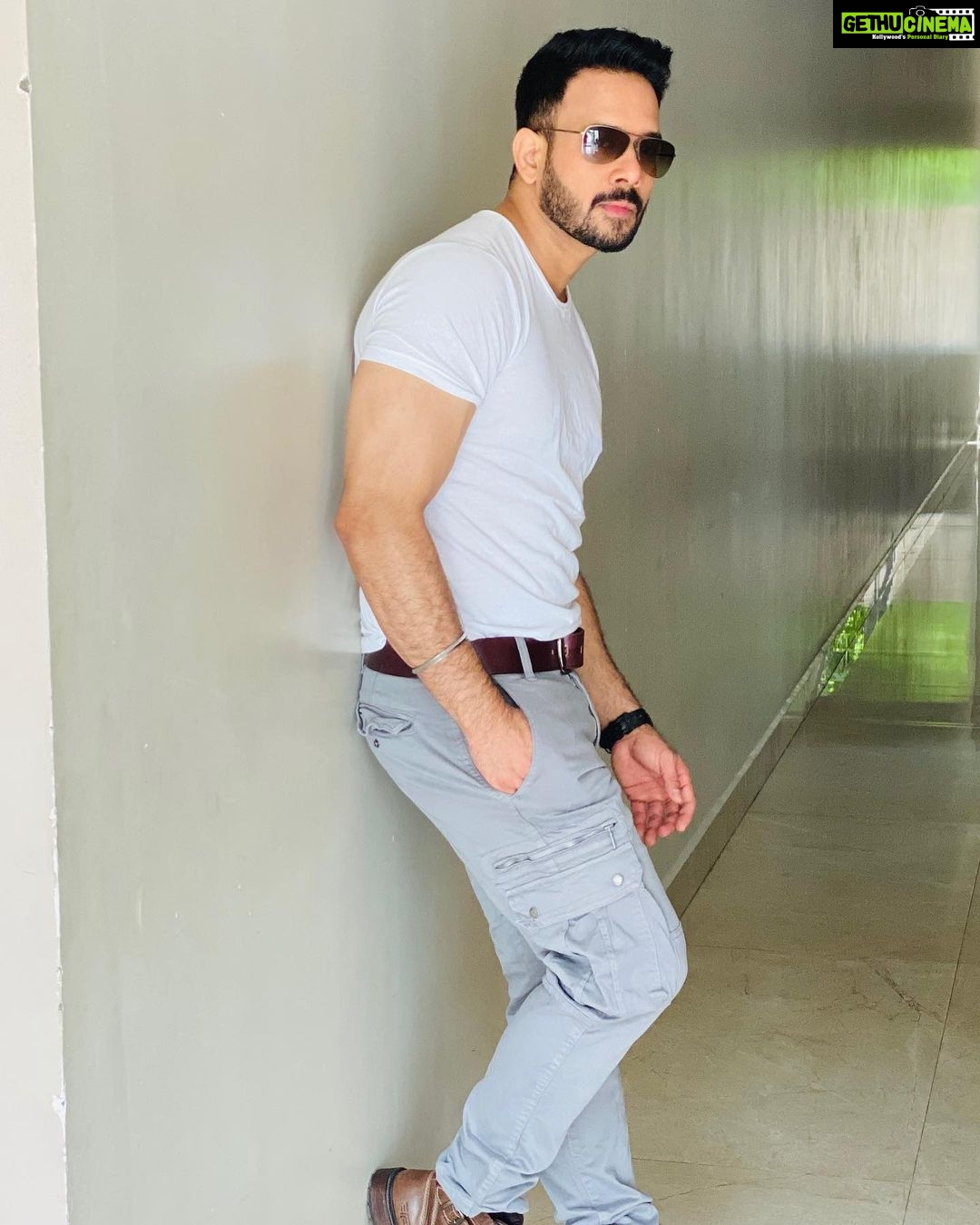 Bharath Instagram - Shooting spree !! #loveforwhitetee #newmovie 😀