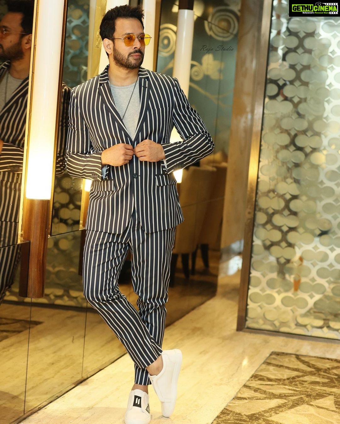 Bharath Instagram - Perfect night,blurry lights,deep mind.📸🤩 @fab_stars_iconic_awards @fab_by_faiza PC: @k.s.raja222