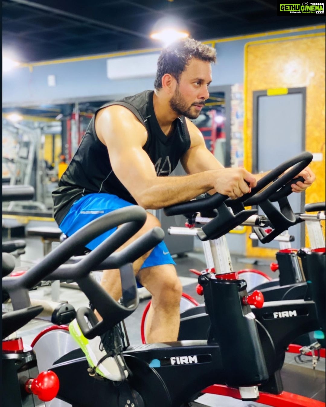 Bharath Instagram - Push through the pain every single day !! #neverquit #fitness #weekenddoesntmatter #goals #vframefitness
