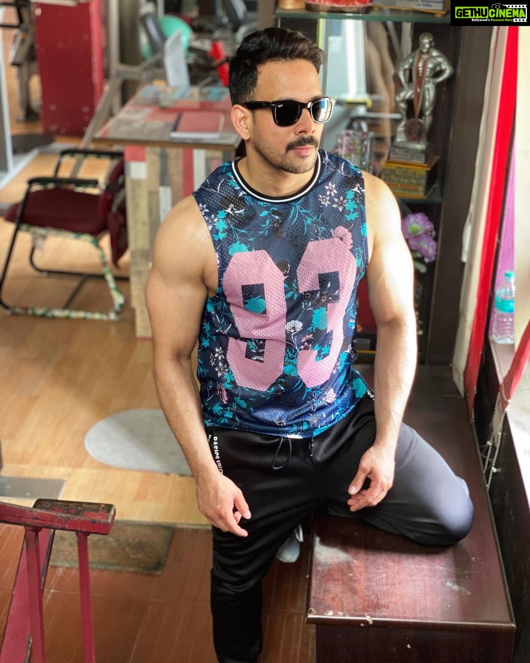Bharath Instagram - Jusssssss a pose .. #happy #fitnesslove #positivevibes #emptymind Worlds GYM
