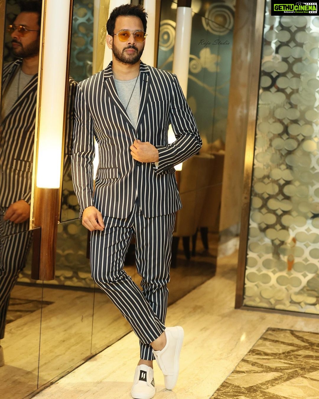 Bharath Instagram - Perfect night,blurry lights,deep mind.📸🤩 @fab_stars_iconic_awards @fab_by_faiza PC: @k.s.raja222