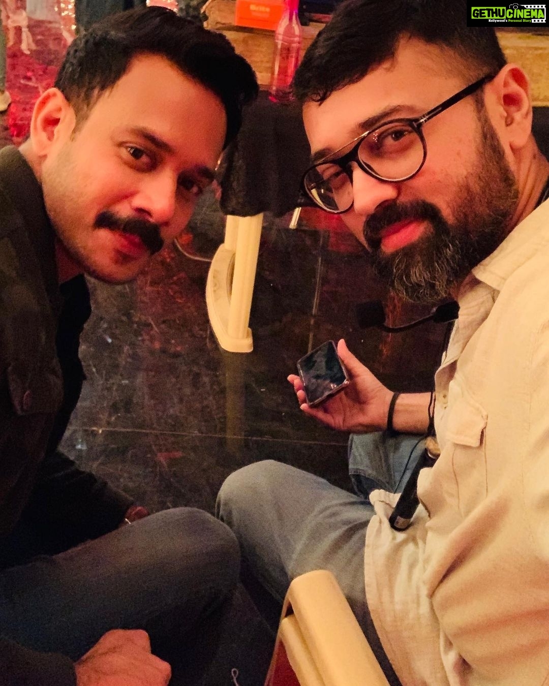 Bharath Instagram - Iβm with this visionary master who creates magic with his frames and make us look fabulous in every shot !! Ayananka Bose ππ». Radhe shoot in progress !! #radheeid2020 #cinematography #awsome Mehboob Studio