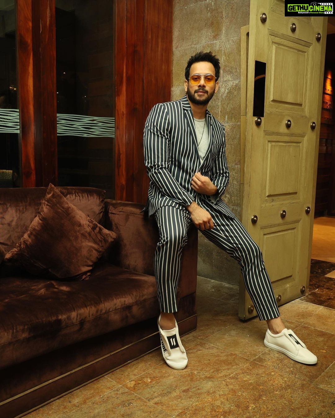 Bharath Instagram - Perfect night,blurry lights,deep mind.📸🤩 @fab_stars_iconic_awards @fab_by_faiza PC: @k.s.raja222
