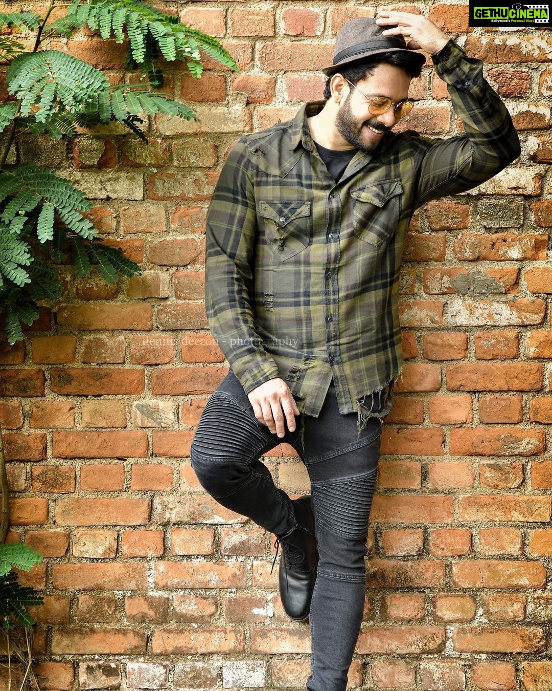 Bharath Instagram - Smilezzzzzzzzz !! #happy #morning #thunderthursday
