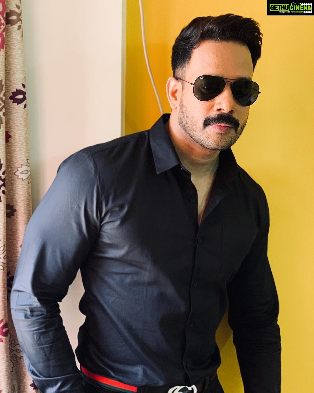 Bharath Instagram - #black#casualclick #shooting 🤩 Thiruvananthapuram, Kerala
