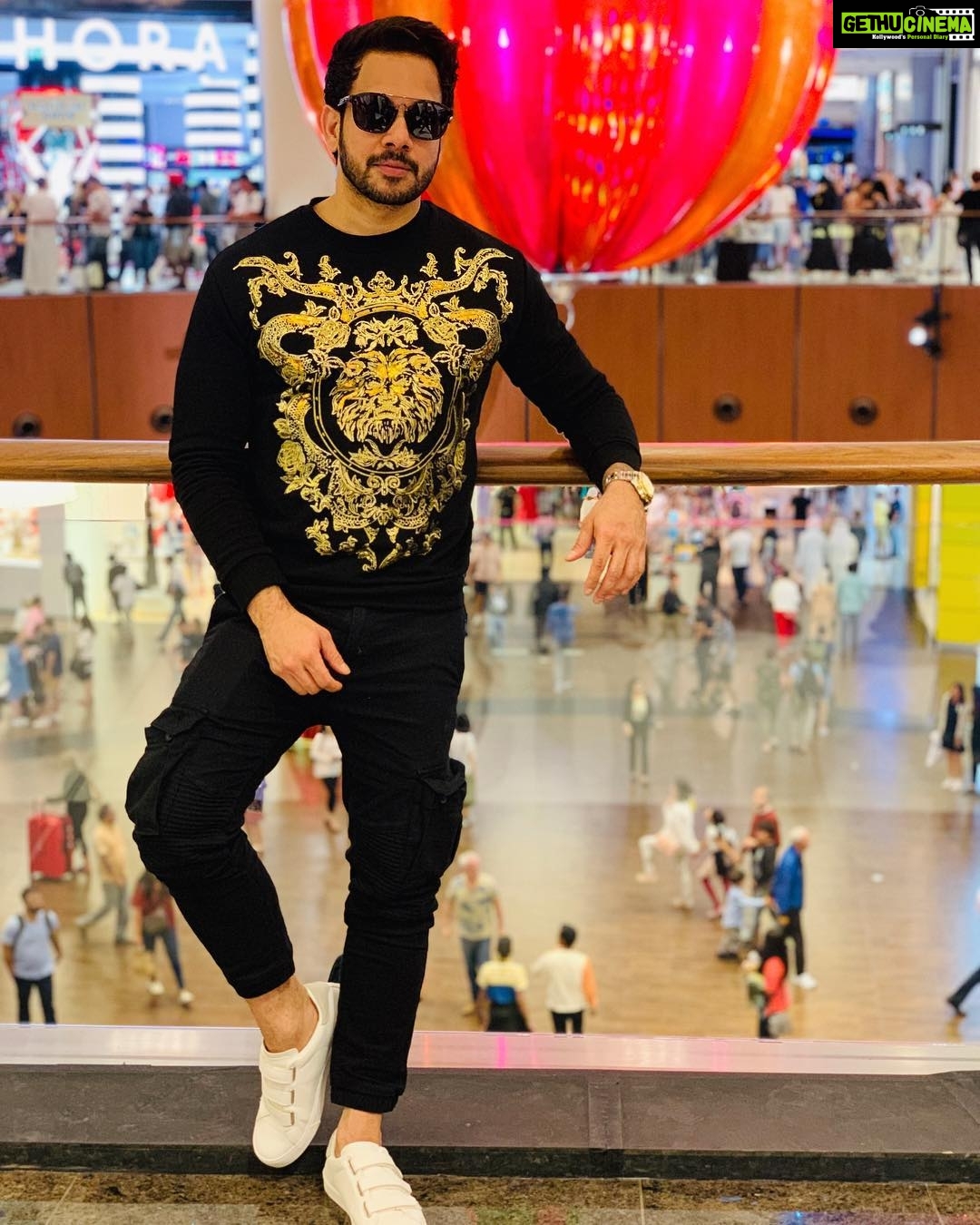 Bharath Instagram - #newyearseve #peace #love #dubaidiaries 😀