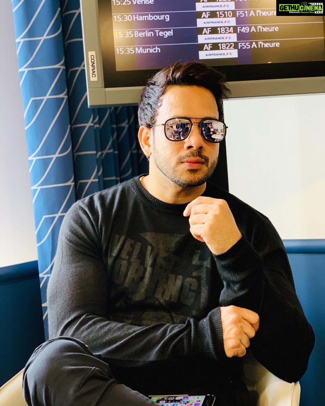Bharath Instagram - Boredom click !!! #lounge #waiting🙄 Paris Aéroport - Charles de Gaulle (CDG)