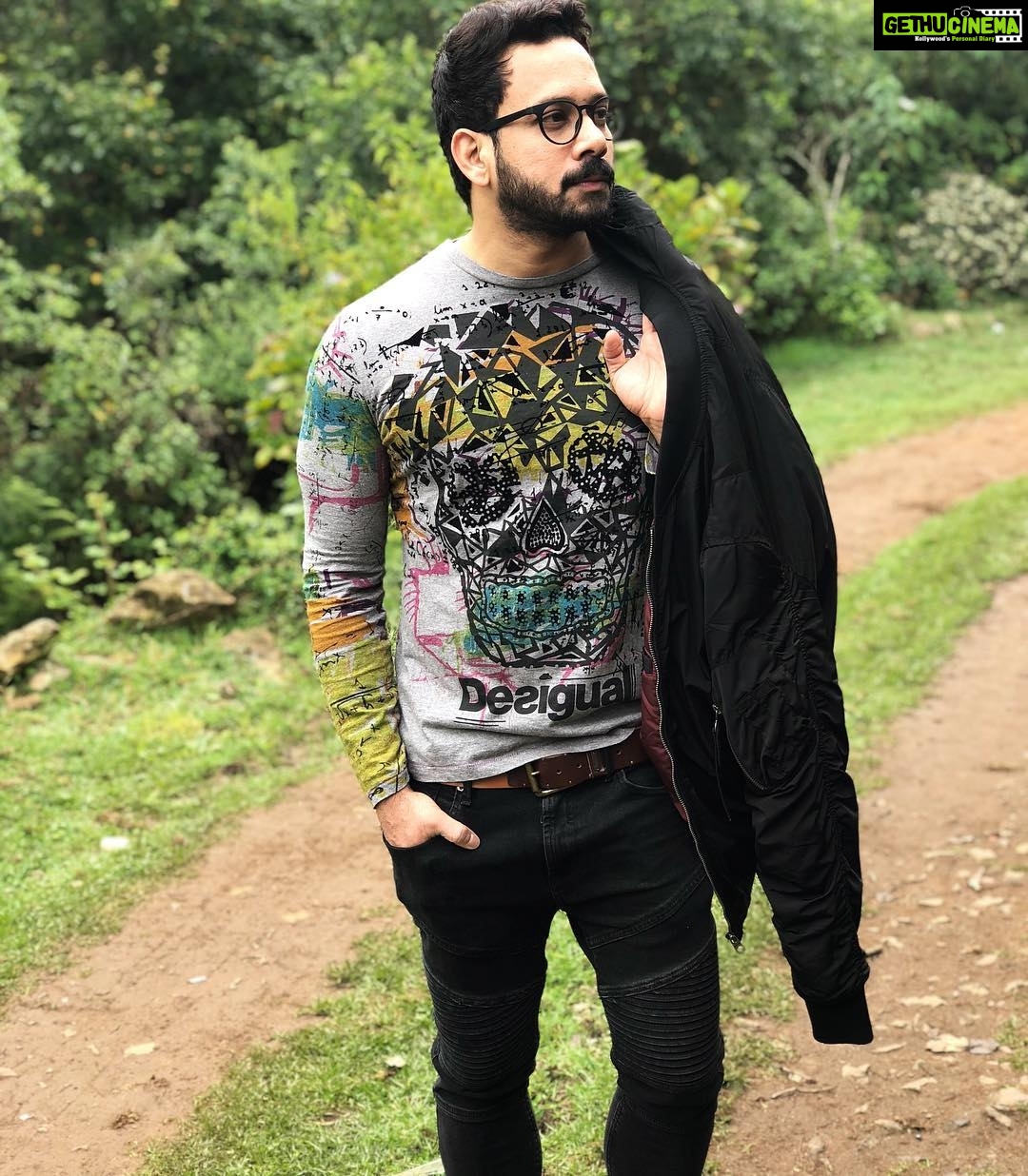 Bharath Instagram - Keep it simple !!! Shoot in progress !! Sometimes it’s nice to work even on Sunday’s too 😁#sundayvibes 😀