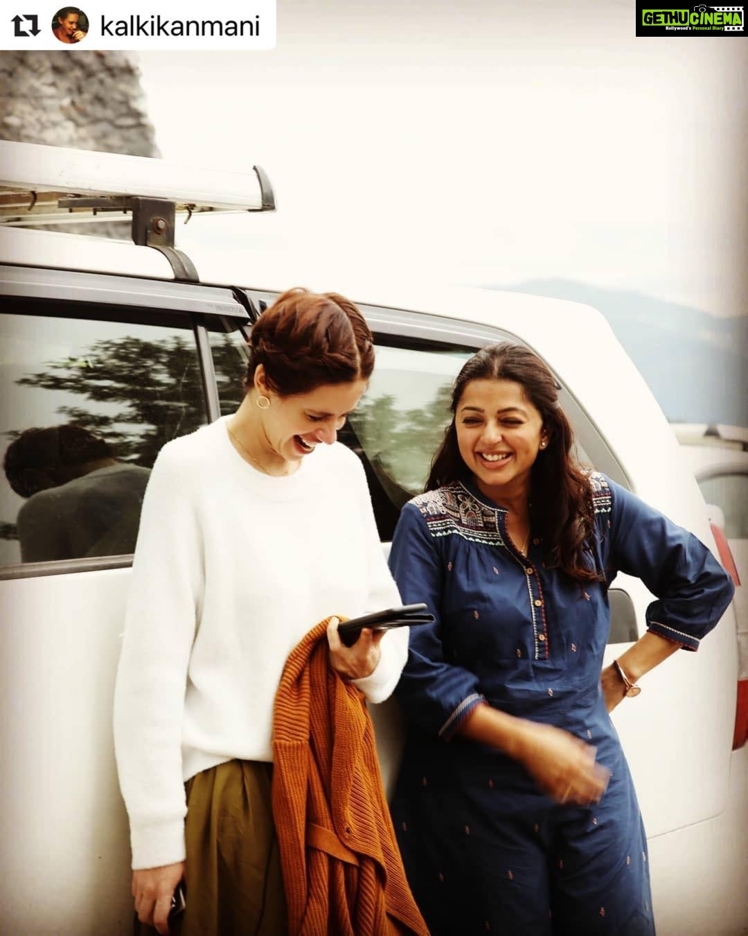 Bhumika Chawla Instagram - Thank you my dear 😊 #Repost @kalkikanmani with @make_repost ・・・ It's this gorgeous lady's birthday @bhumika_chawla_t please wish her all the love! May you always keep laughing🌻 #coactor #reelsister #SabBHRAMHai @zee5premium #ZEE5 Photo by @vikas_photoholic