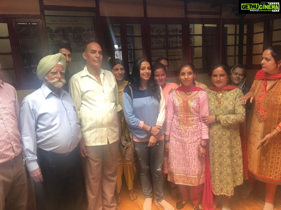 Bhumika Chawla Instagram - Whenever you see darkness , there is extra opportunity .🙏 After the darkness there’s light After the silence there’s a deep understanding 🙏 God shows us the way ... As part of my birthday celebrations , one got the opportunity to celebrate with the kids of SCHOOL FOR CHILDREN WITH SPECIAL ABILITIES ... in DHALI - SHIMLA with 140 kids and staff . Had organised lunch for the kids , while we had lunch with the principal of the school ., the few hours spent there were enriching .. truly proud to meet the teachers and the principal , the kind of people who do get better job opportunities in bigger cities with more money but choose to live for humanity and inner peace ... to avoid the race of life and dedicate to being there whole heartedly for these kids . The kids sang so beautifully , soulful . One would have loved to put the photos that One has with the children but because of the respect for the privacy of these children and also because the principal mentioned not to do so ... one refrains from sharing those beautiful photos Year 2019 birthday , well celebrated with these special children and wonderful teachers 🌸