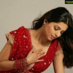 Bhumika Chawla Instagram - Meri har saans aapki hai Dil ki har dhadkan aapki hai , Ae khuda har zarre mein jaan aapki hai Aap chaho toh palak jhapakte sab badal do Yeh kehna , ki meri zindangi ki dor ... mere Haathon mein hai .... Yeh meri sabse badi naadani hai ... Teri Raza ke bina toh kuch bhi nahi hai ... mere Dil aur aatman se nikle shukriya ... har saans ke liye... Shukriya ... shukriya ... shukriya ....