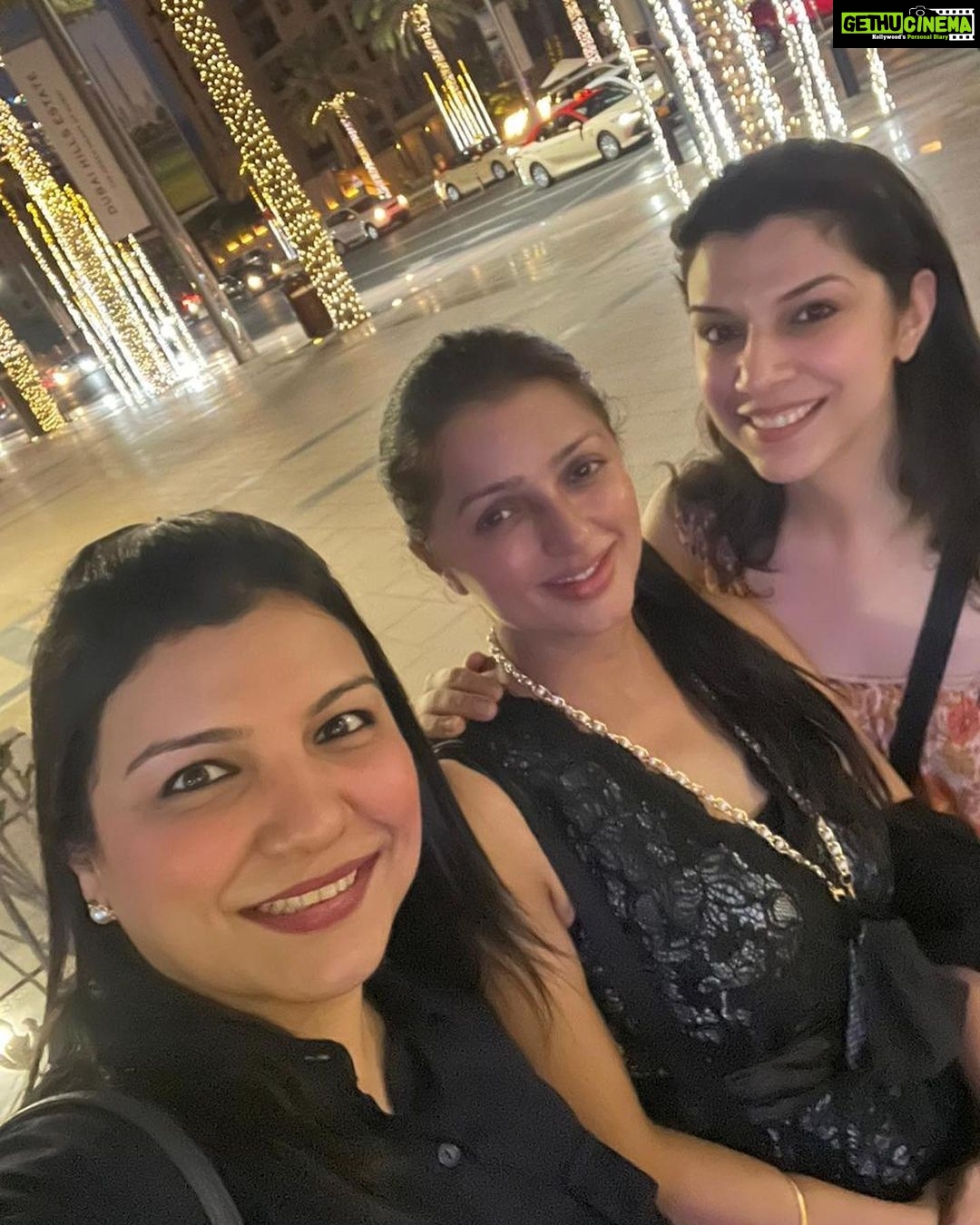 Bhumika Chawla Instagram - Catching up … 💕 @naila_sethi .. stay blessed always and vibrant as you are 💕