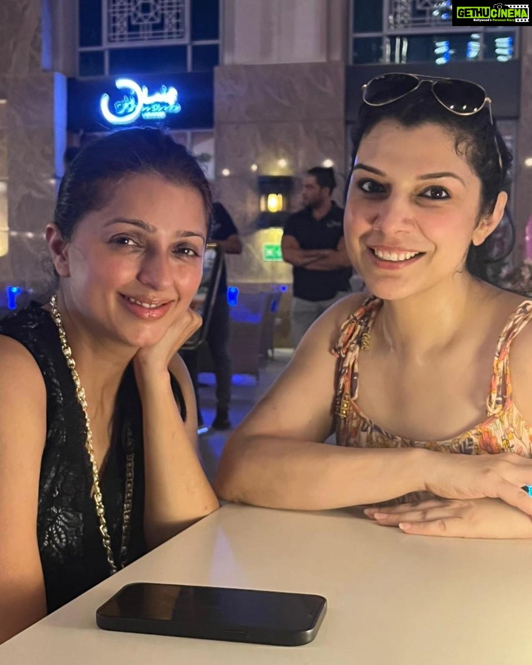 Bhumika Chawla Instagram - Catching up … 💕 @naila_sethi .. stay blessed always and vibrant as you are 💕