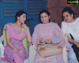 Bhumika Chawla Instagram - Year 2006 # On the sets of my Tamil film Sillanu Oru Kadhal # Mom.and my hair dresser # memories ...