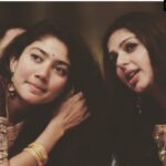 Bhumika Chawla Instagram – Sharing a moment with Sai Pallavi # congratulating Sai on winning the best actress award 🌻