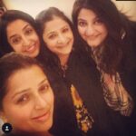 Bhumika Chawla Instagram - Catching up with friends from school # feels like forever - so glad met them all :) 🌻In Delhi