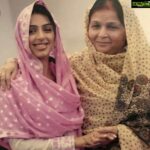 Bhumika Chawla Instagram - 2006 I think — this photo of mom and me was taken in Canada during the shoot of my punjabi film Yaariyan ❤️