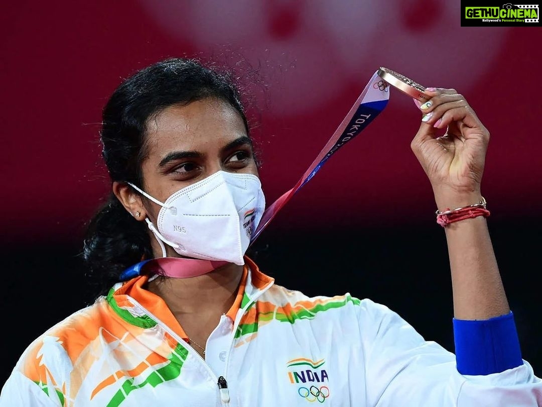 Bhumika Chawla Instagram - THE moment ❤️😊 WE ARE PROUD OF YOU ❤️😊 you are an inspiration 😊 @pvsindhu1