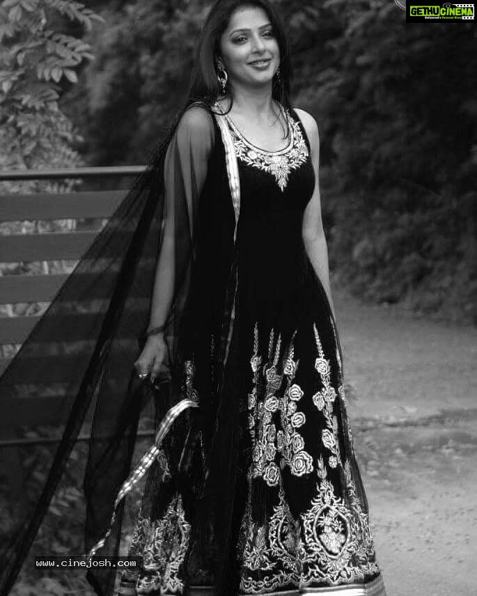 Bhumika Chawla Instagram - Black and white #