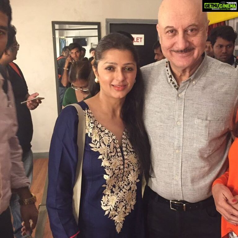 Bhumika Chawla Instagram - Saw the play MERA WOH MATLAB NAHI THA # wonderful performances by Anupam Kher Sir And Neena Gupta maam A must watch # a wonderful combination of smiles and tears welling up