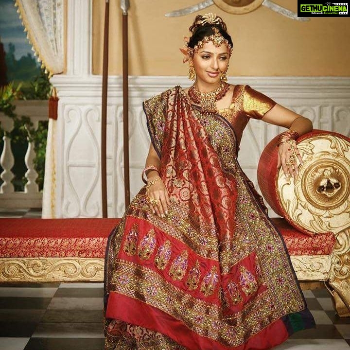 Bhumika Chawla Instagram - Past to present # ad shoot # saree # dressed like a queen # bhumika chawla bombay bollywood # nostalgia