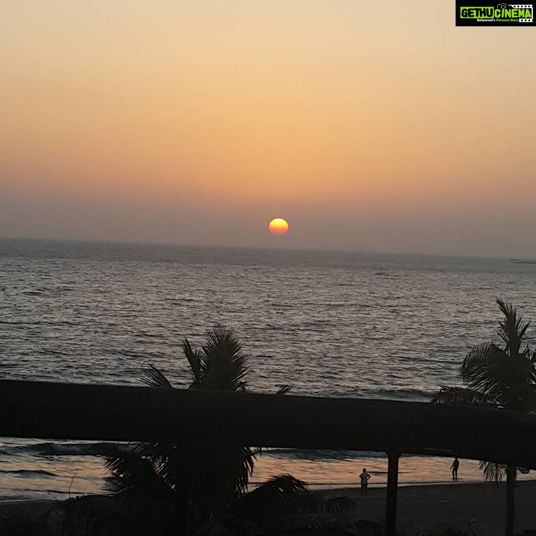Bhumika Chawla Instagram - Bhumika chawla # bollywood actor # captured the setting sun # in Mumbai today # the beauty of nature