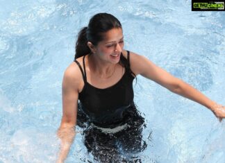 Bhumika Chawla Instagram - WATER … Teaches me to hold on and to let go …. What an amazing thing .. control your breath — let your breath go slow …, …. Feel your weight and then feel being light and becoming one with water ….