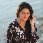 Bhumika Chawla Instagram - Be kind ... show the way .. support who you can ... success is truly the love the kindness , sharing a cup of tea , a walk , helping someone in the kitchen , helping a child with work , talking to a child , talking to someone elderly who needs to share .... kindness costs nothing ... 🌻 means everything