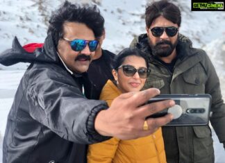 Bhumika Chawla Instagram - With the team ahead of the Atal Tunnel ..... The Atal Tunnel is beautiful .. as you cross it , the view there is breath taking ... it’s true paradise ..