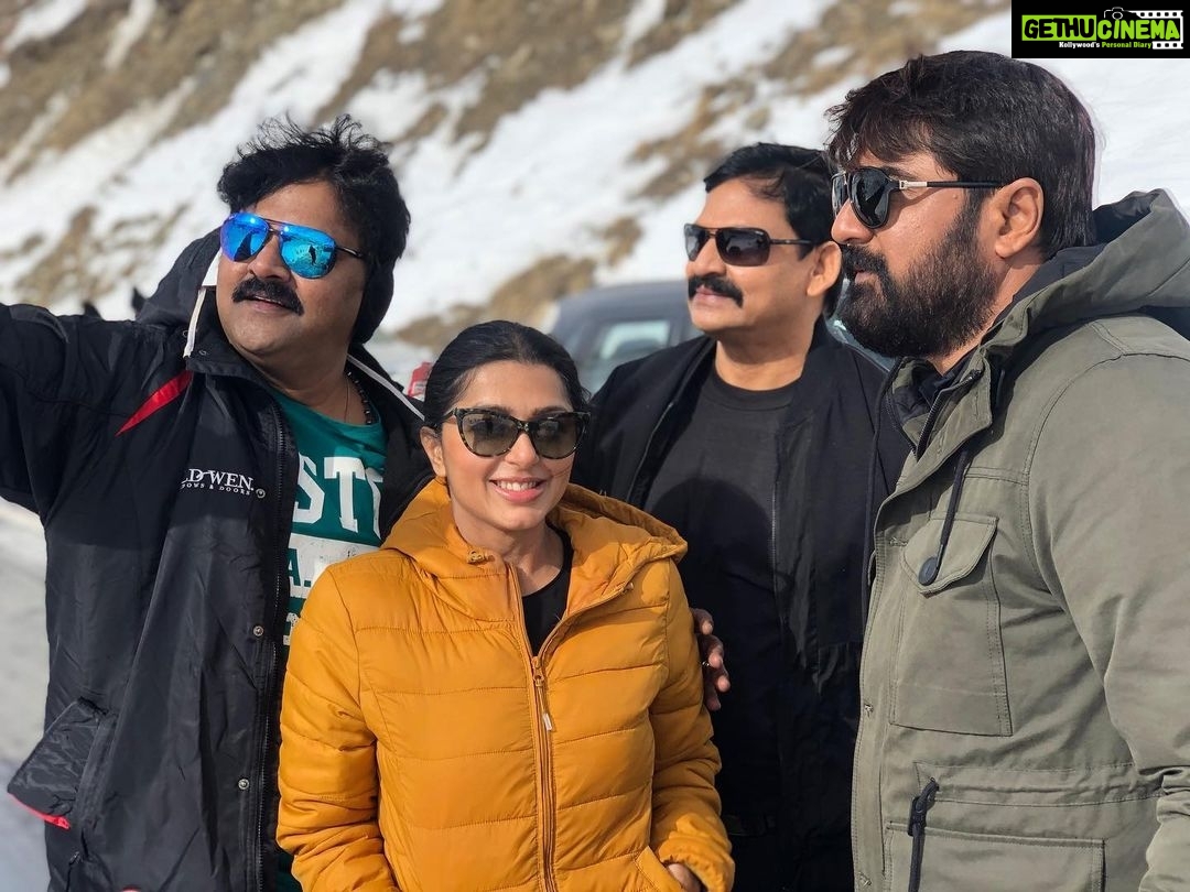 Bhumika Chawla Instagram - With the team ahead of the Atal Tunnel ..... The Atal Tunnel is beautiful .. as you cross it , the view there is breath taking ... it’s true paradise ..