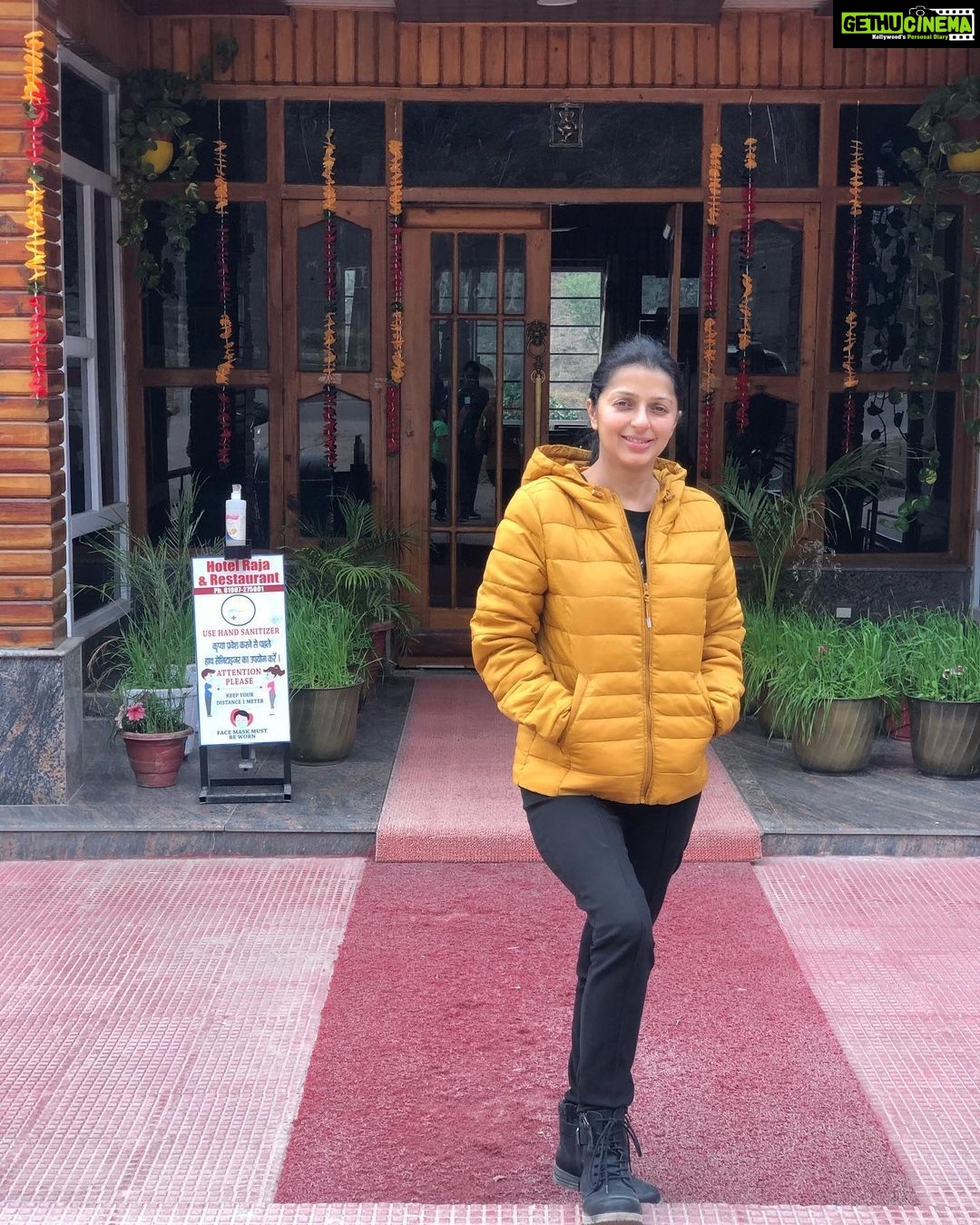 Bhumika Chawla Instagram - Enroute to the mountains ... for work .... work and mountains ... where one comes alive ✨🌻