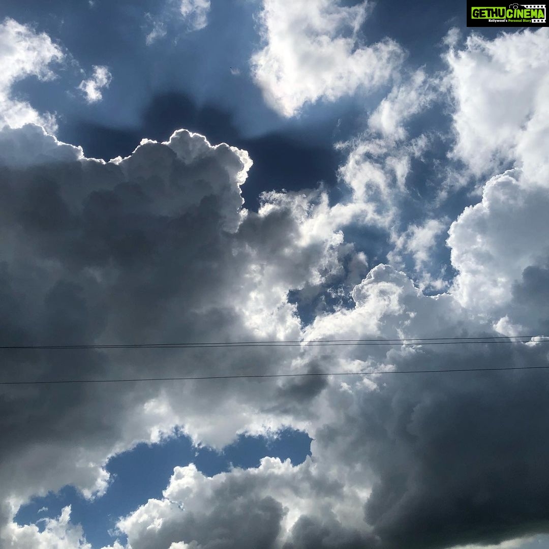 Bhumika Chawla Instagram - Every cloud has a silver lining πΈπ
